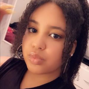 Meet your Posher, Savannah